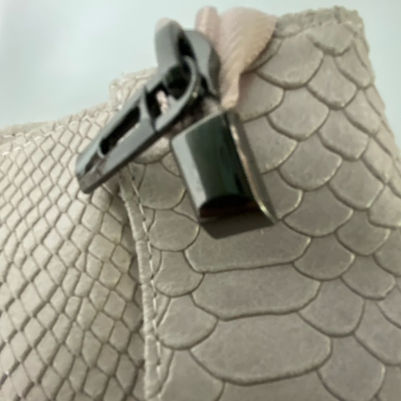 Faux Snakeskin Leather Adjustable Tote - Picture 8 of 13